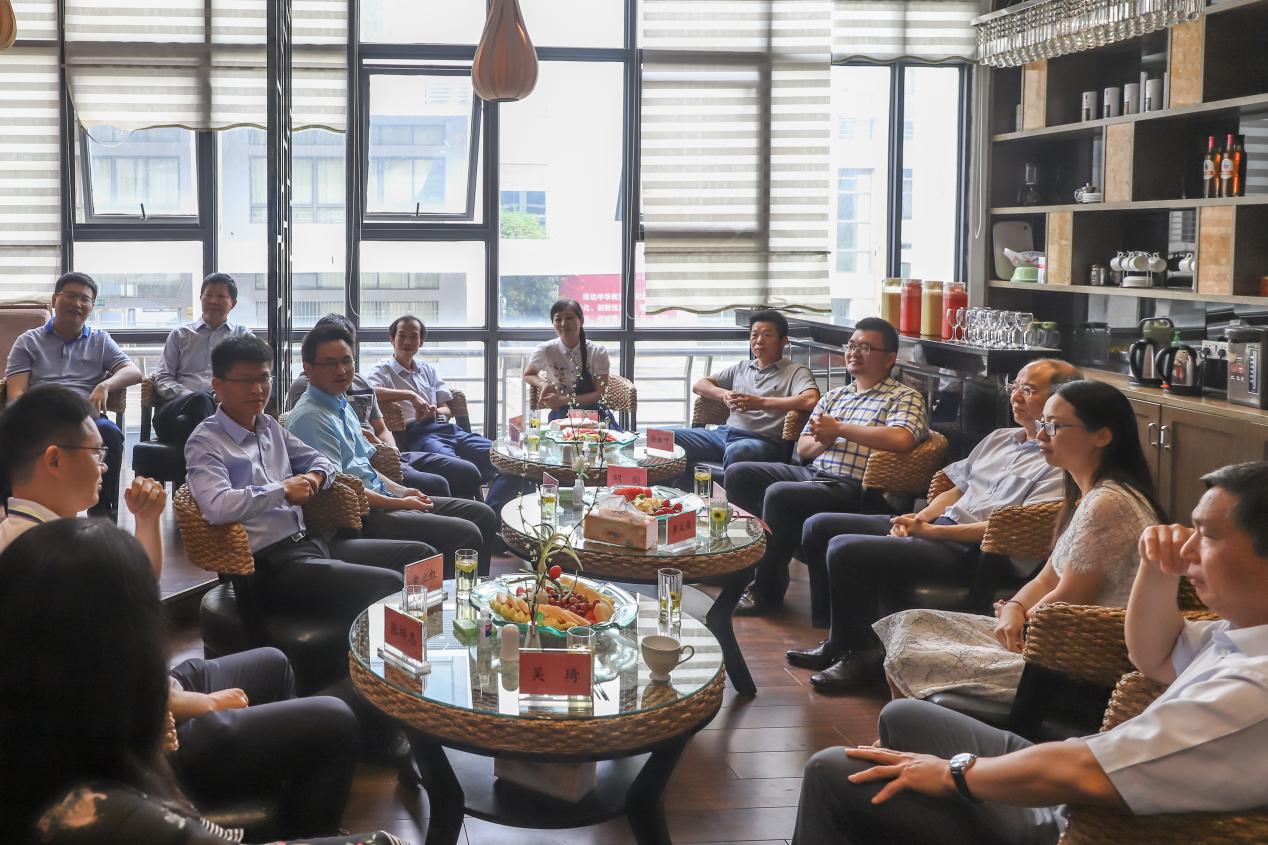 leyu乐鱼在线官网成功举办首期高层次人才学术午餐会(图)