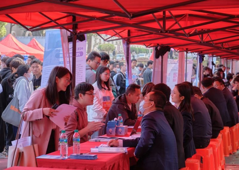 leyu乐鱼在线官网举办专场双选会 助力2023届毕业生留赣留昌就业