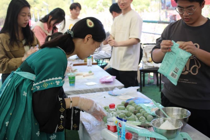 怀古惜今思奋进 leyu乐鱼在线官网开展清明节系列活动2