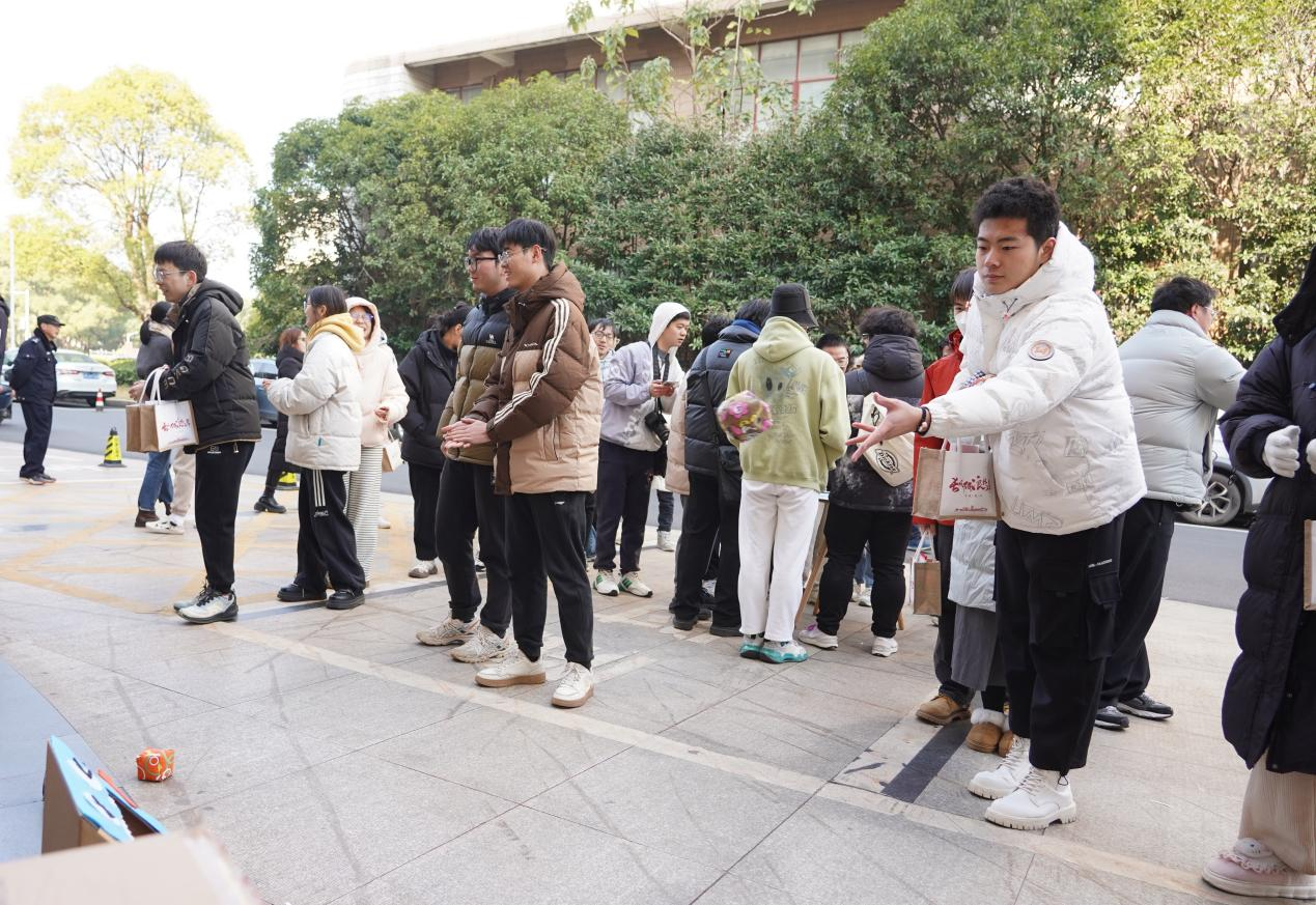长风破浪终上岸 leyu乐鱼在线官网暖心慰问考研学子